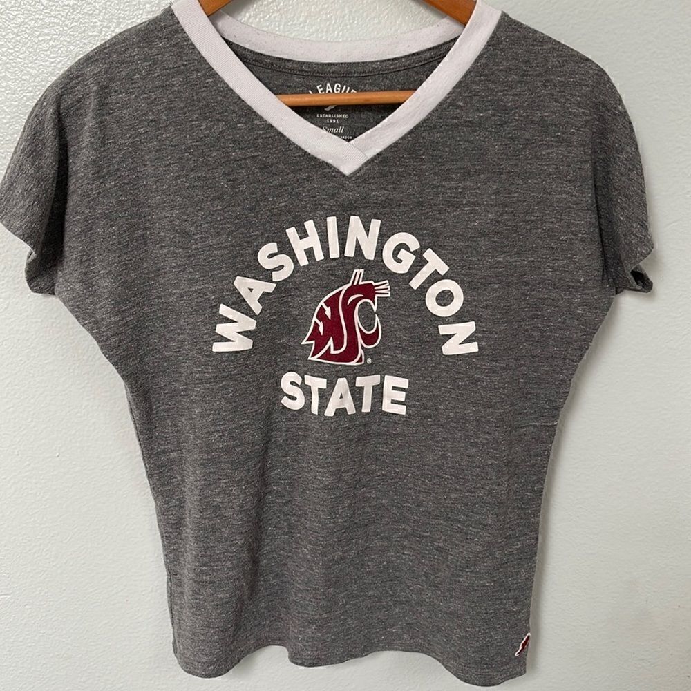 Washington State University League V-neck T-shirt. Size Small.